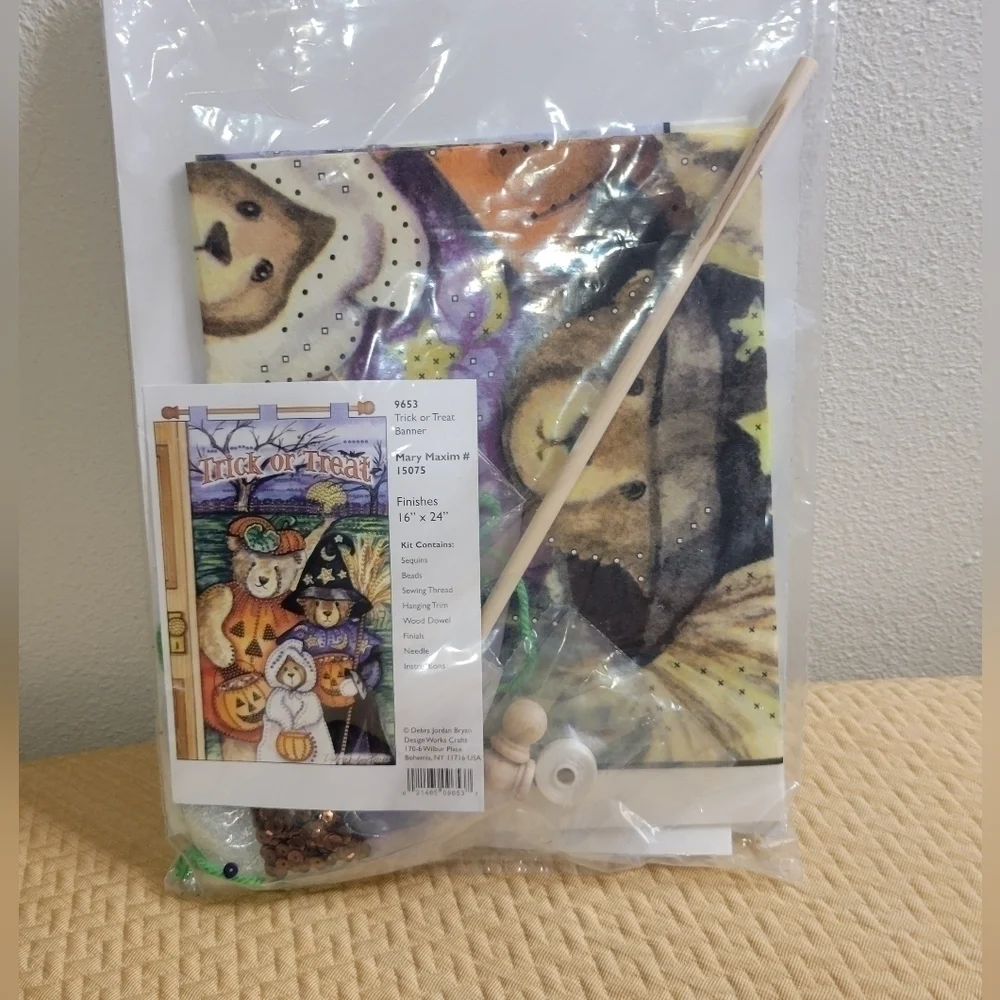 New sealed Halloween bear trick or treat crafts banner